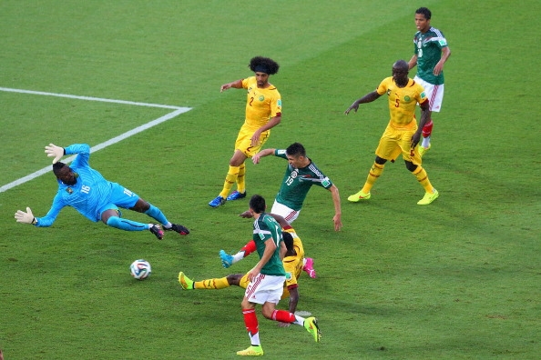 Peralta hits the much needed goal for the Mexicans.